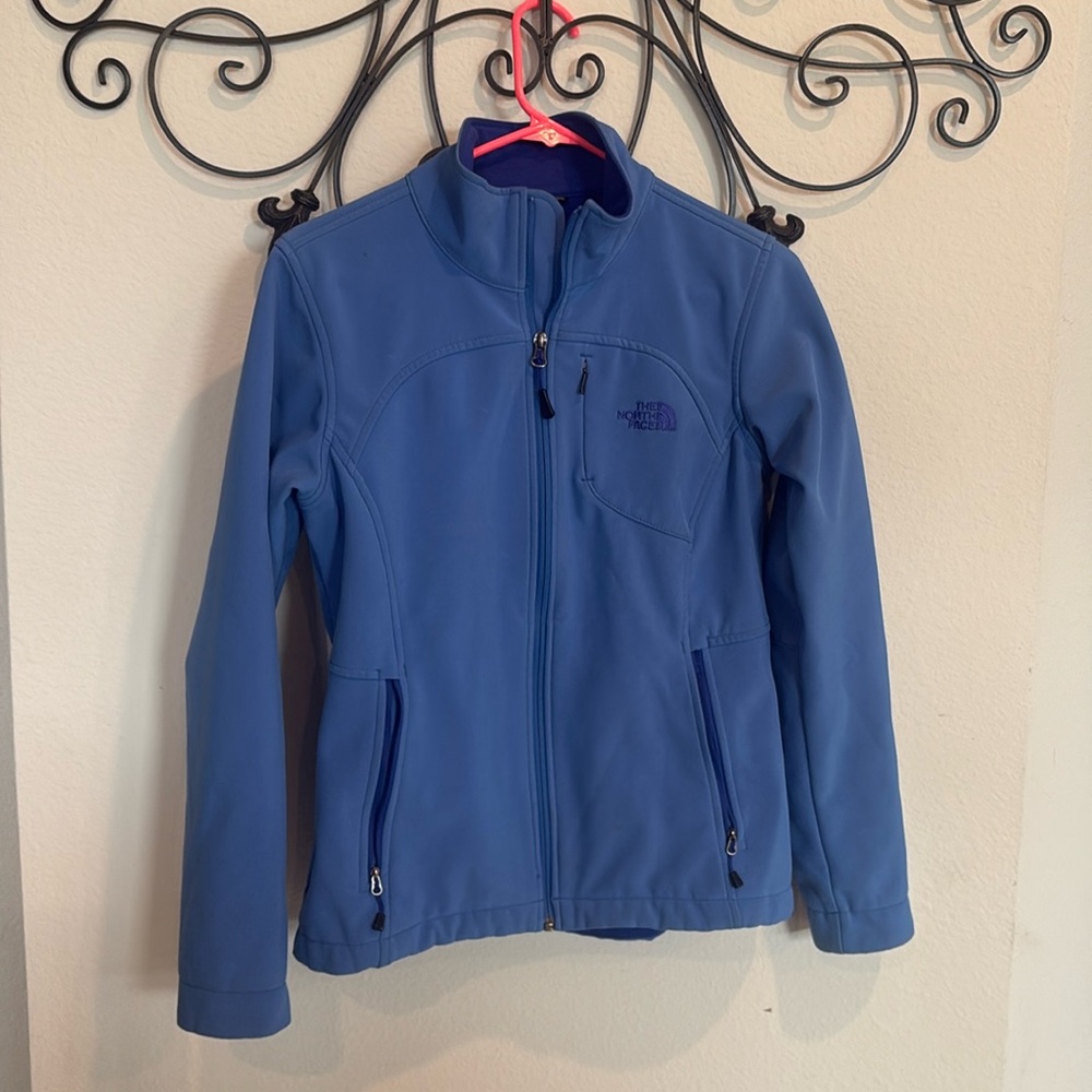 Northface women’s jacket. Size small. Periwinkle blue